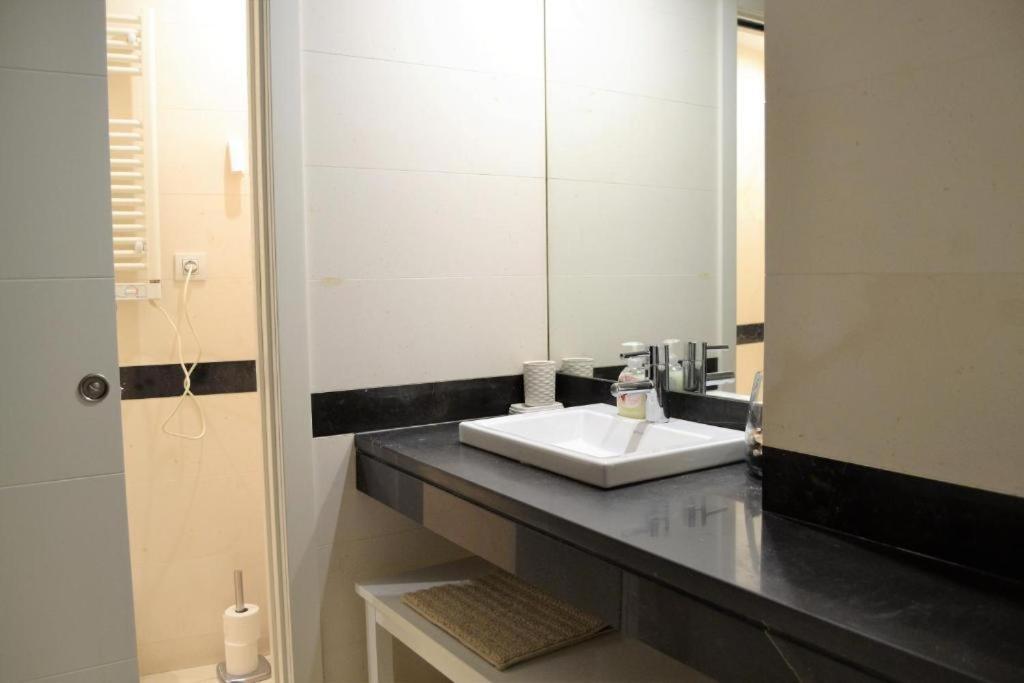 Апартаменты Acogedor Apartamento Junto Al Museo Picasso Малага Экстерьер фото